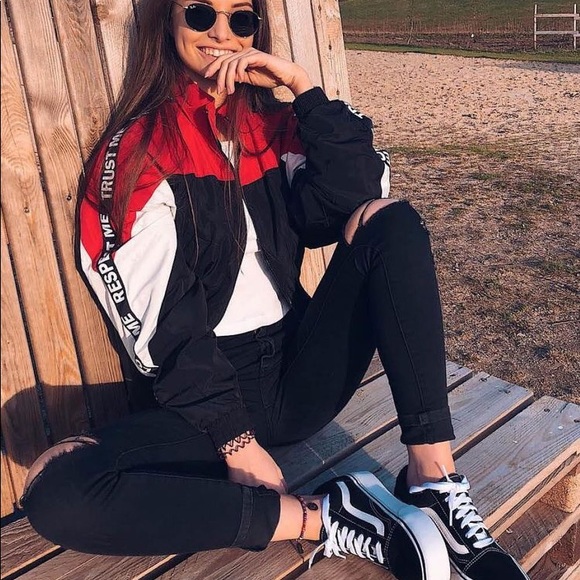 Guess Jackets & Blazers - EUC Retro GUESS ZIP Up Windbreaker